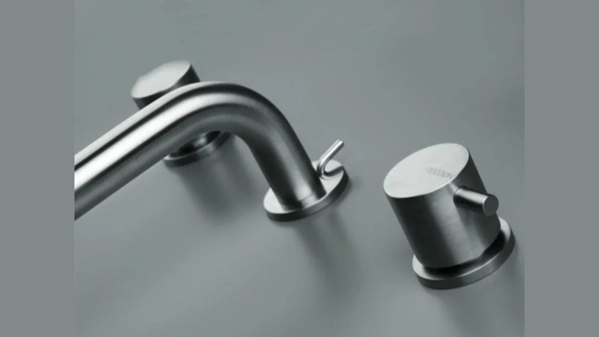 MONO 08 - 3-hole basin mixer