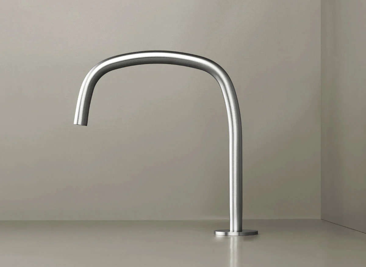 PB 11 - Deck mounted spout